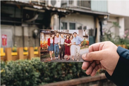 董仔塞錢給阿榮的小巷
